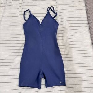 NWT ALO Sun’s Out Onesie. Infinity blue. 


All items are from my own closet.
